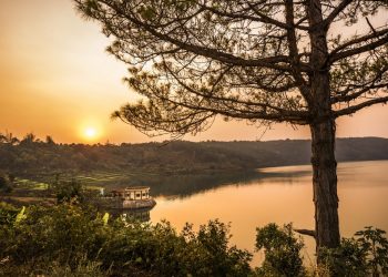 Pleiku Sea Lake – a must-go destination of Gia Lai this summer