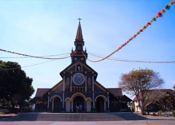 Discover the 100-year-old wooden cathedral in Kon Tum