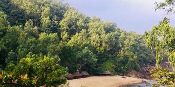 Immerse yourself in the pristine scenery at Golden Sand Beach – Da Nang