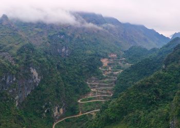 Me Pia Pass – the terrifying 14-story mountain pass in Vietnam