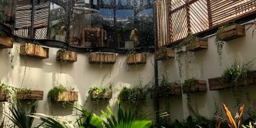 Rainforest Cafe Nha Trang – a whole cafe with a beautiful waterfall