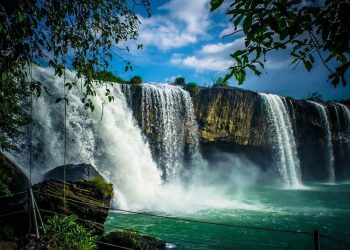 Breathless with the most beautiful waterfalls in Central Highlands