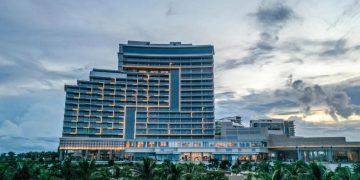 Enjoy a luxury resort space at Hoiana Hotel & Suite in the central region