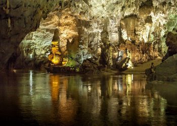 Da Bac (Sliver Stone) Cave