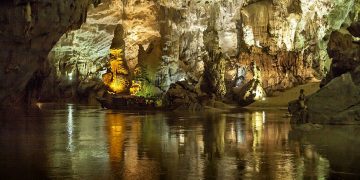 Da Bac (Sliver Stone) Cave