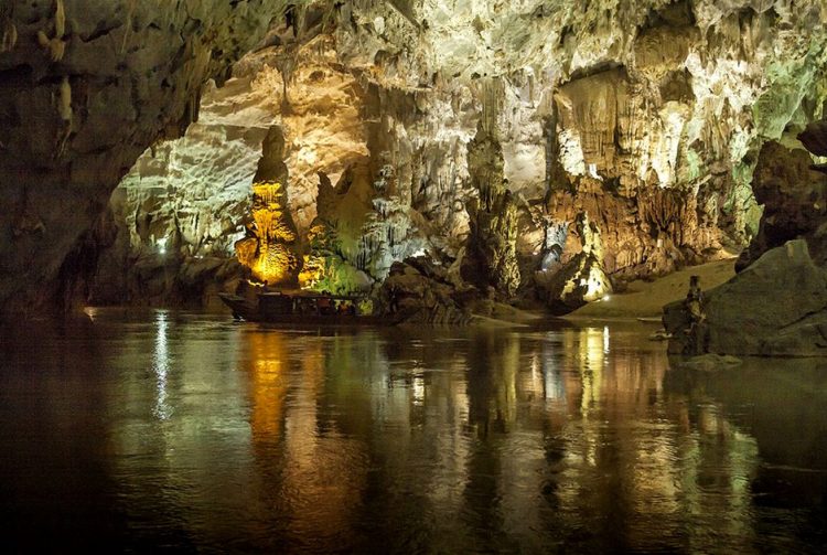 Da Bac (Sliver Stone) Cave