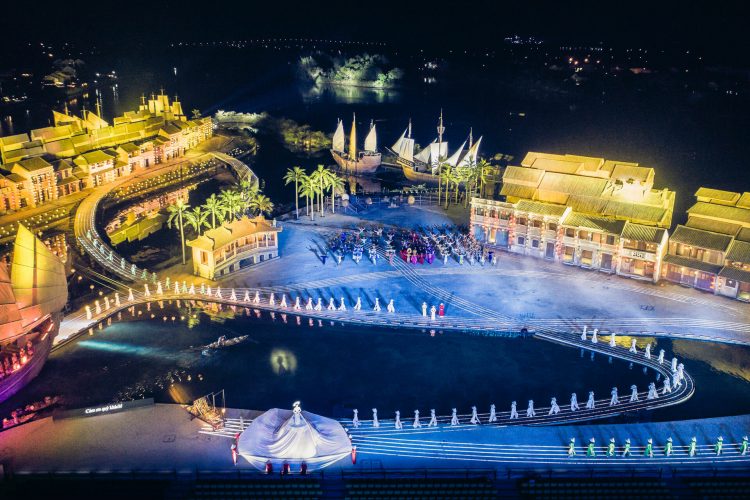 Spectacular stage