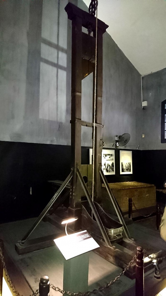 The giant guillotine in Hoa Lo Prison. Photo: Urban Economics
