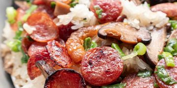 How to make sticky rice with a savory topping mix